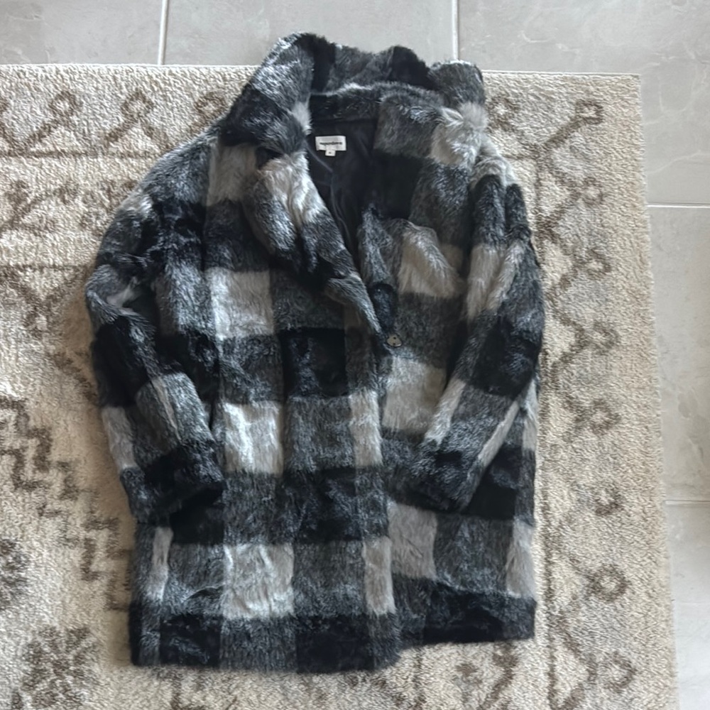 Superdown Stylish Black and Gray Faux Fur Coat